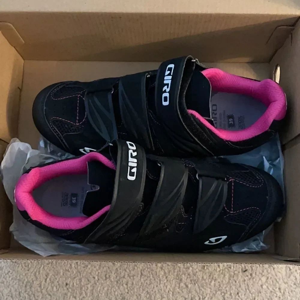 Giro Cycling Shoes With Clips New size 7.5 womens